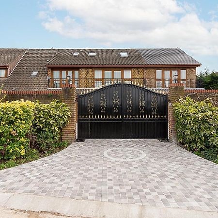 Boutique Green Acre Views Slough Bagian luar foto
