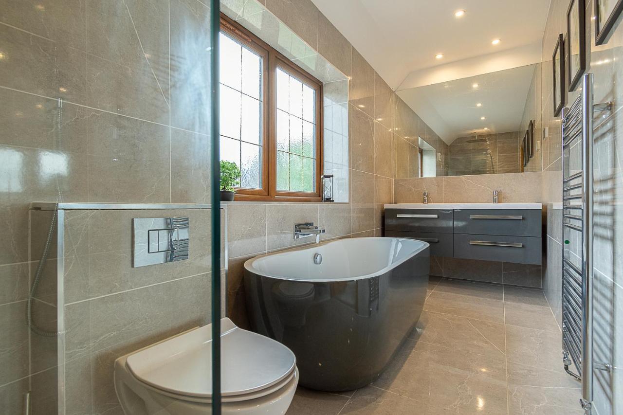 Boutique Green Acre Views Slough Bagian luar foto