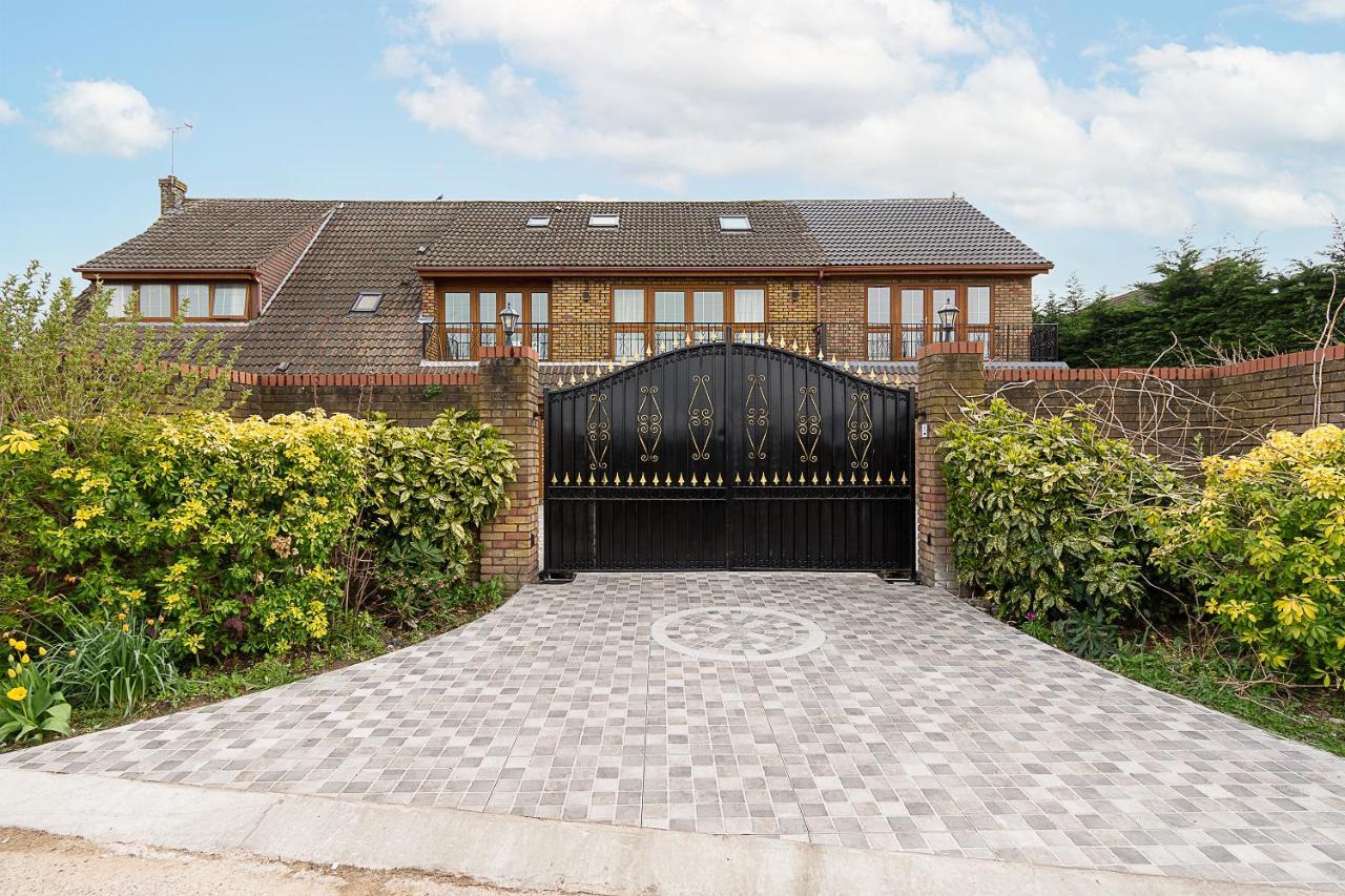 Boutique Green Acre Views Slough Bagian luar foto