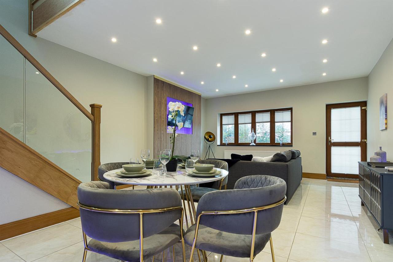 Boutique Green Acre Views Slough Bagian luar foto