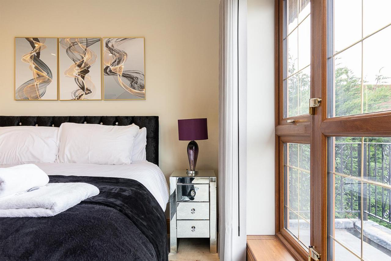 Boutique Green Acre Views Slough Bagian luar foto