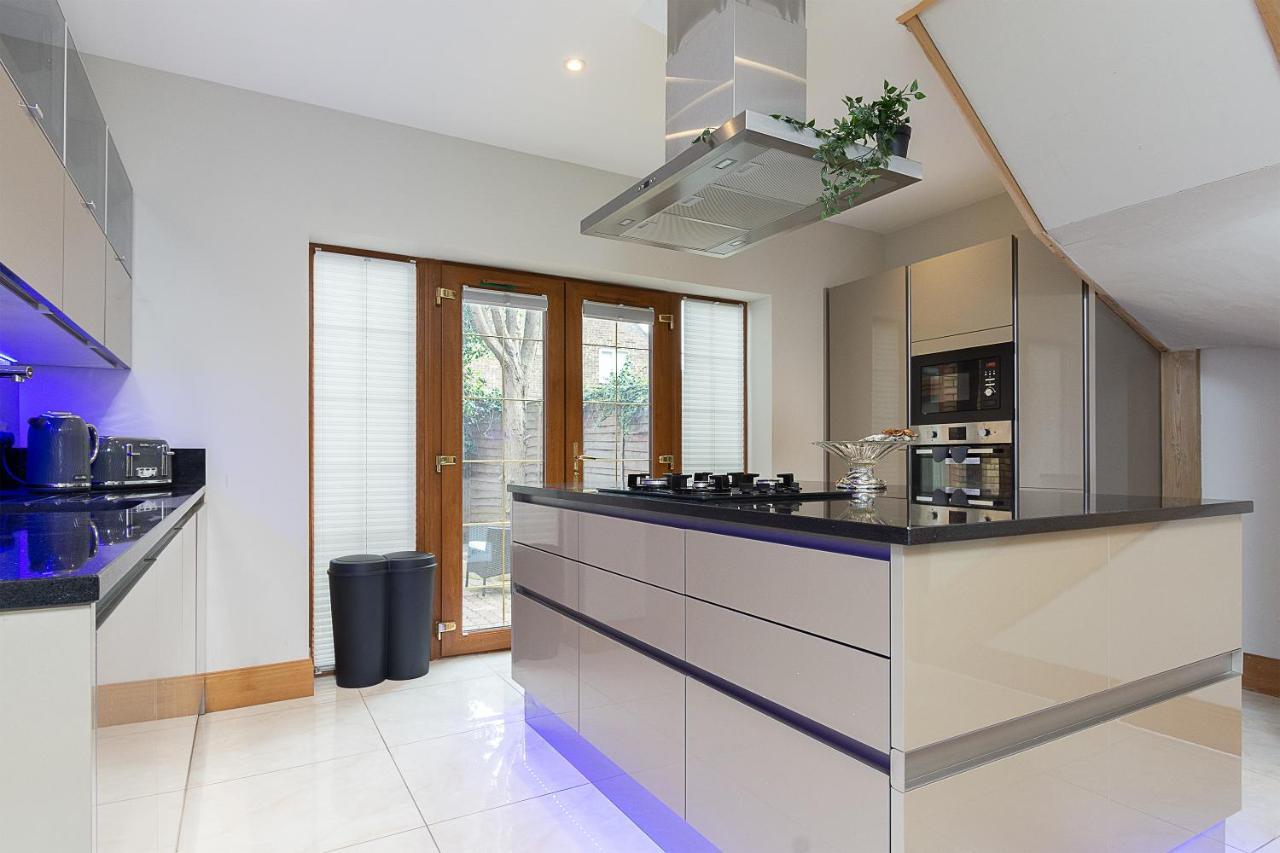 Boutique Green Acre Views Slough Bagian luar foto