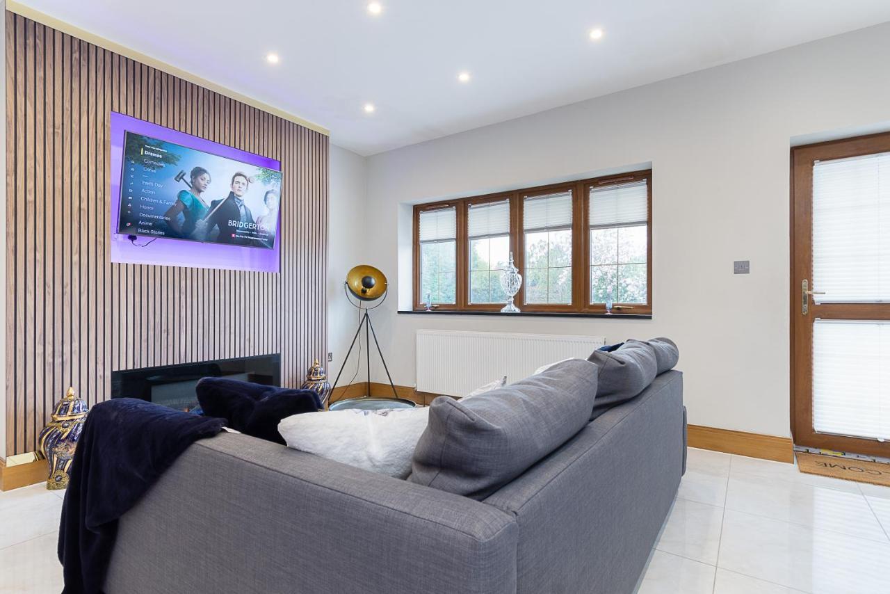 Boutique Green Acre Views Slough Bagian luar foto
