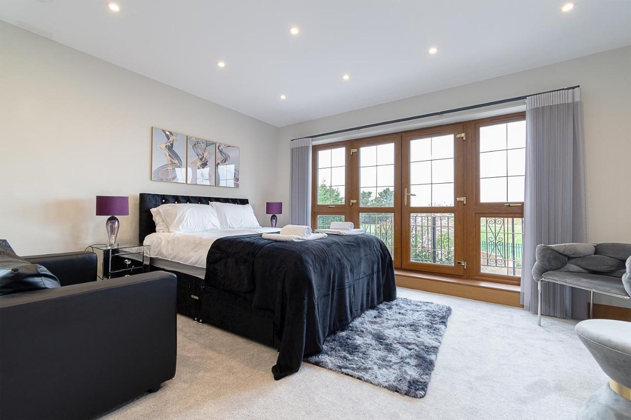 Boutique Green Acre Views Slough Bagian luar foto