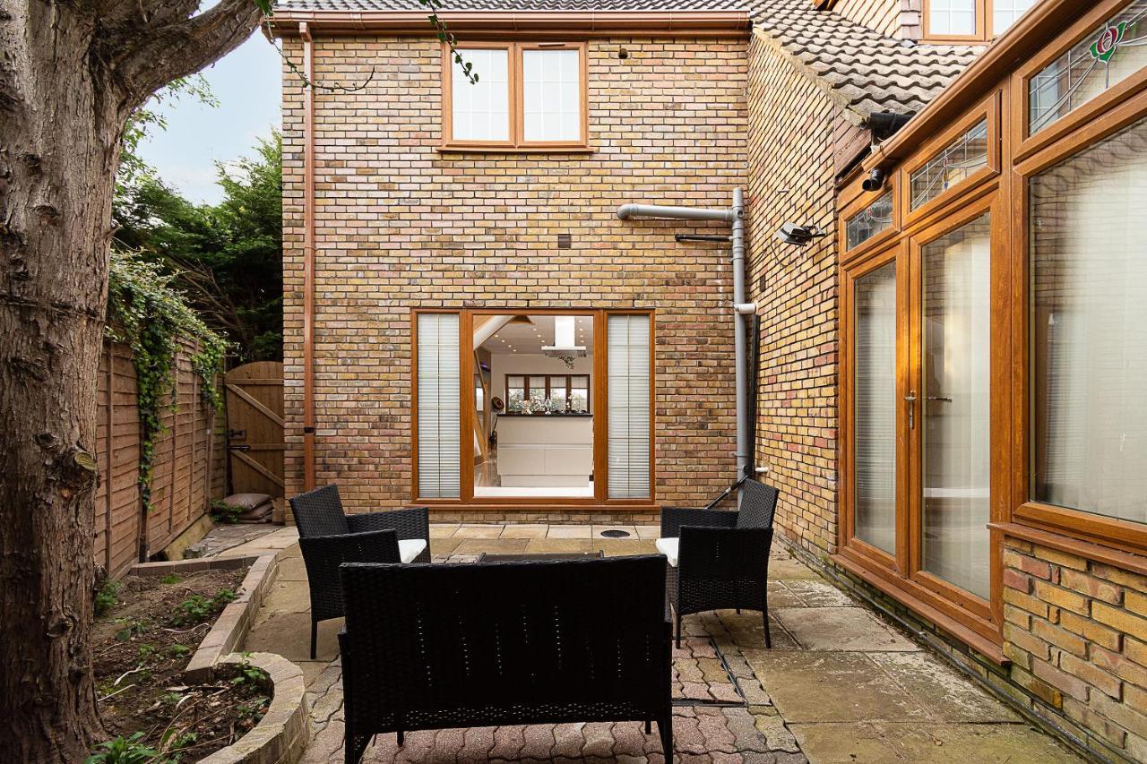 Boutique Green Acre Views Slough Bagian luar foto